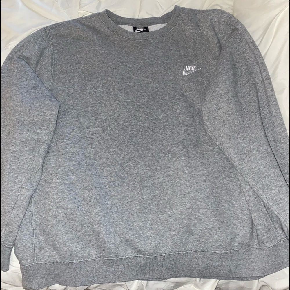 super cute gray nike crewneck
